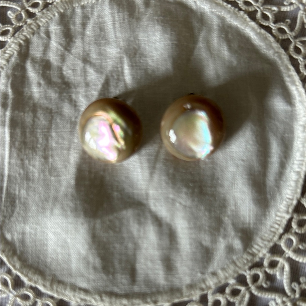 Freshwater Pearl Clip Earrings - Champagne Iridescent